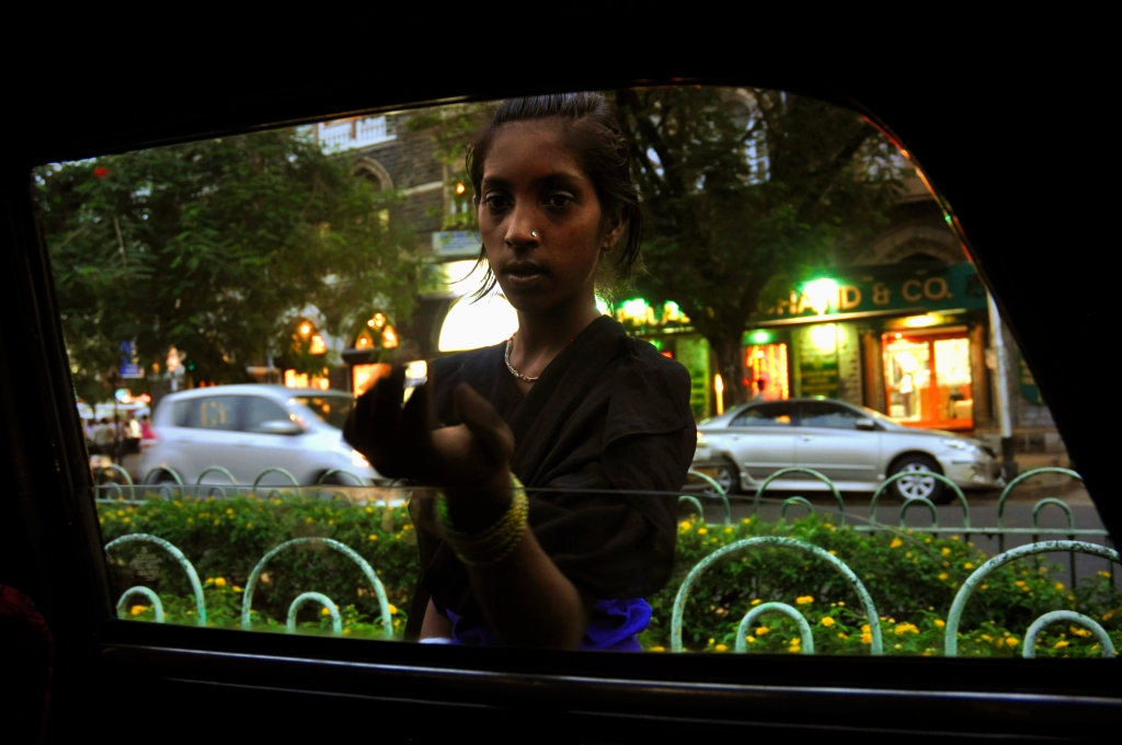 Photo of a girl begging in Mumbai, India.