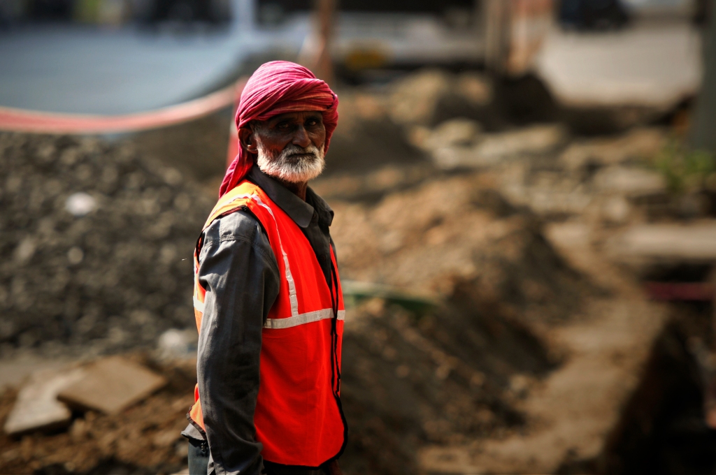 Photo of a road worker in Mumbai in India.