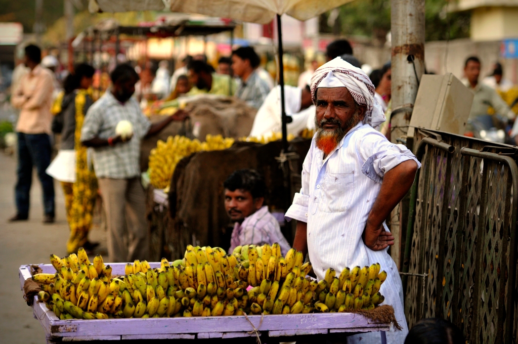 Photo of a street market in Sanjay Nagar, India.